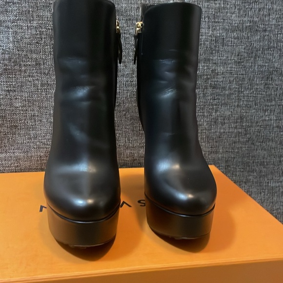 Louis Vuitton Boots - Picture 3 of 8